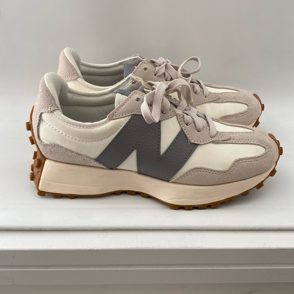 Women’s New Balance 327 Sneakers Shoes Size 7.5